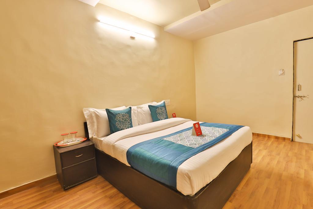 Oyo 11427 Hotel Kalyan Ahmedabad Exterior foto